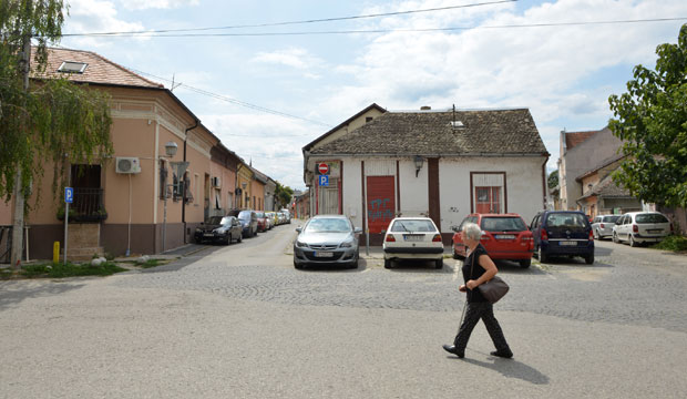 Алмашки крај чувају од модерних зграда